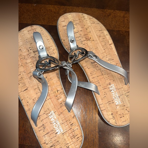 Michael Kors Silver Jelly Sandals Flip Flops Size 7 - Picture 6 of 7